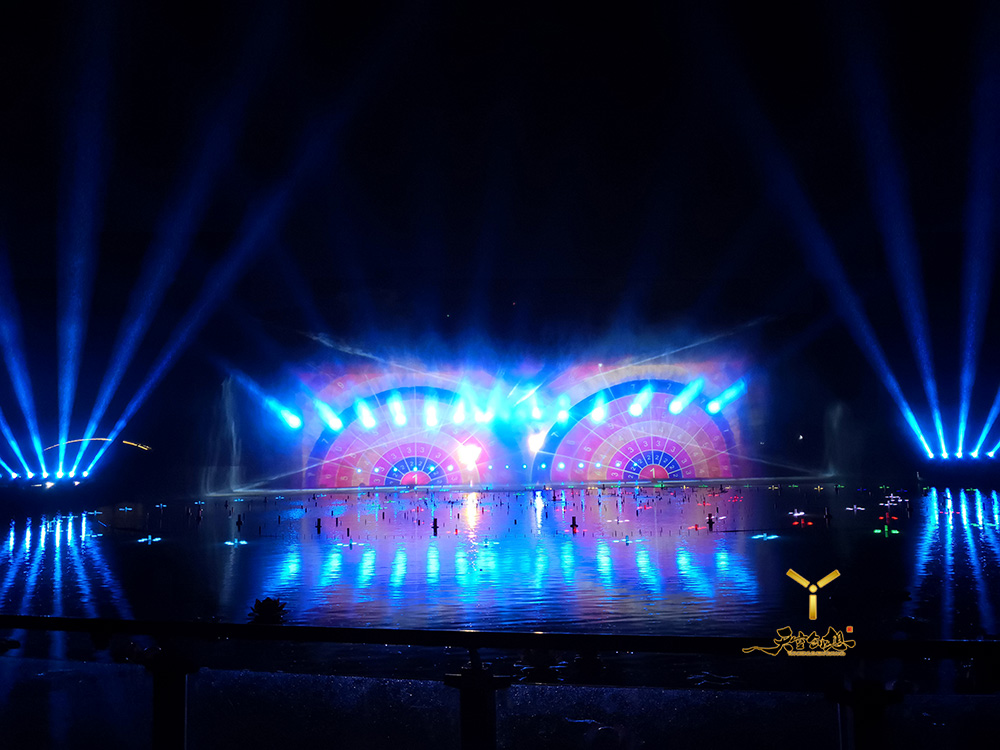 達州蓮花湖《圣蓮華彩》水舞光影秀(圖3)