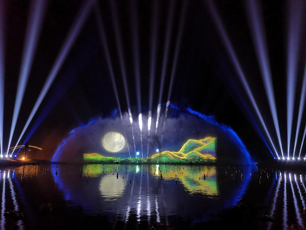 由白寶強導(dǎo)演的蓮花湖圣蓮華彩水水舞光影秀在達州蓮花湖上演(圖6)